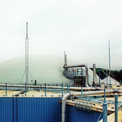 Biogasanlage – isolierter Blitzschutz, freistehende Fangstangen